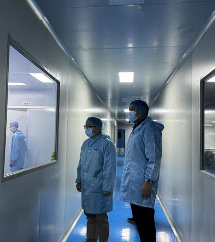 Посещение на фабрика от гост на изложението MEDICA в Германия; Проучване на нови възможности на европейския медицински пазар